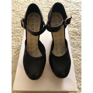 Sabine black platforms sz 5.5 NIB